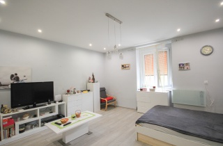 Eladó teljesen felújított 1. emeleti 40 m2-es fiatalos lakás Kőszegen !