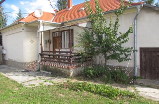 Eladó "FALUSi CSOK-os" masszív téglaház Püspökmolnáriban!