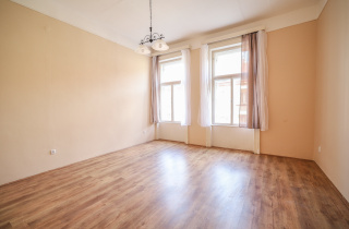 Kiadó belvárosi lakás