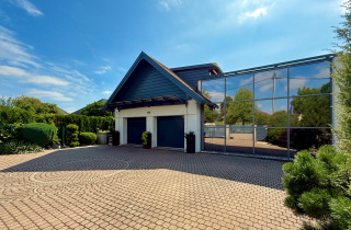 Eladó nívós családi ház, igényes környezetben