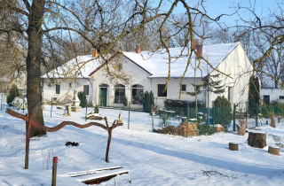 Eladó egy különleges, kétlakásos kúriaépület!