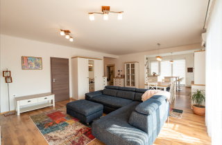 Eladó kertkapcsolatos, nappali + 3 szobás lakás 