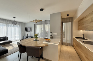 Kiadó földszinti, nappali + 2 szobás lakás kertkapcsolattal